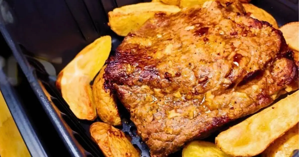 A receita Coxão Mole Suculento Na Airfryer Fácil Demais ensina a preparar carne suculenta e...