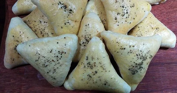 Lanche: Esfiha de Carne Fechada: Receita Fácil que Derrete na Boca!