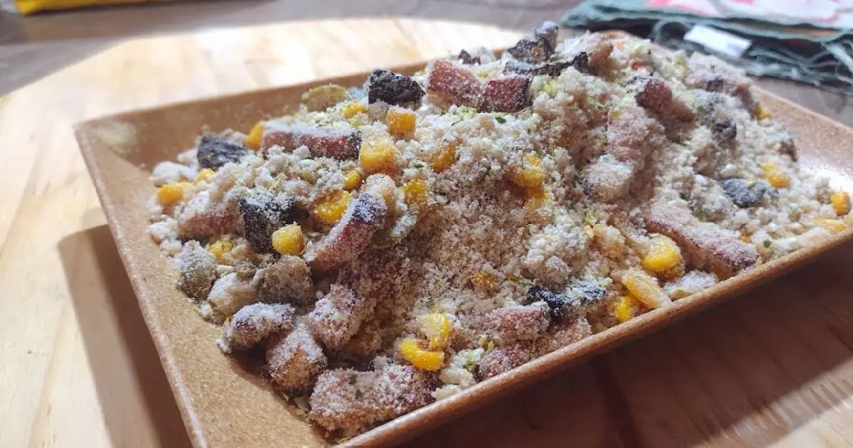A receita Farofa Agridoce de Bacon Com Ameixa Deliciosa ensina um preparo fácil e cheio...