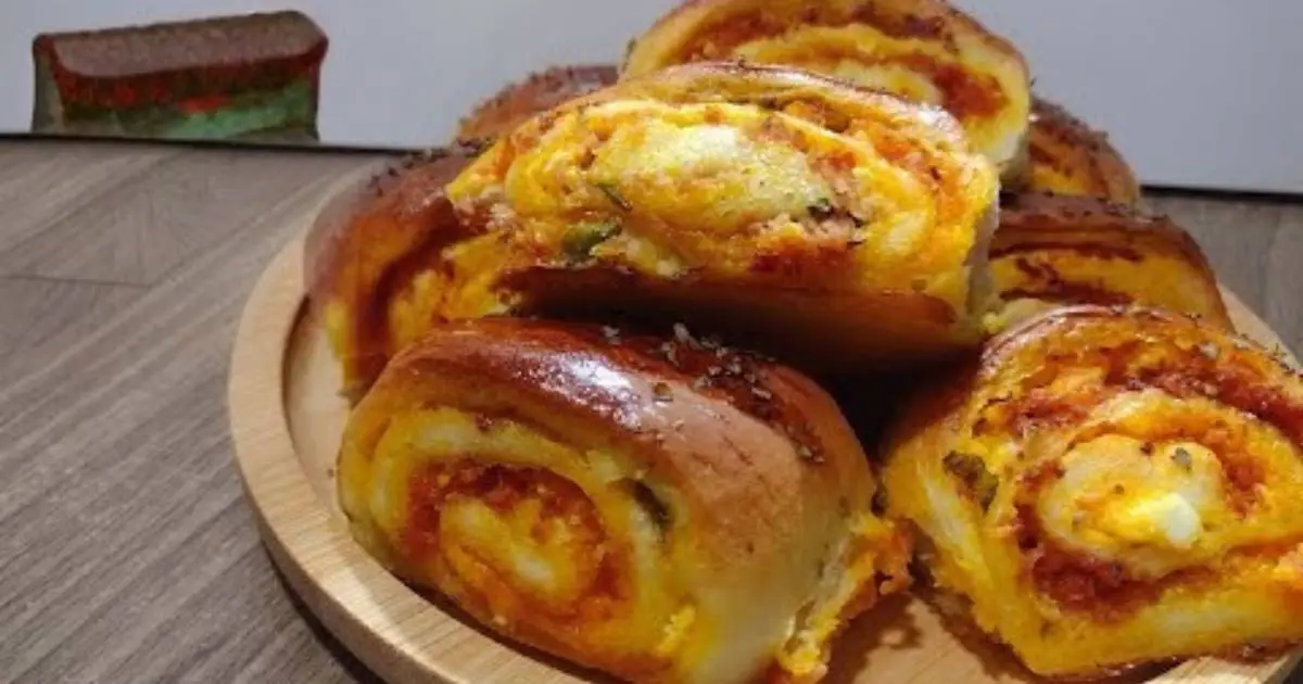 Pão Frios Fermento Seco Fofinho Recheado Fácil é uma receita perfeita para lanches, festas ou...