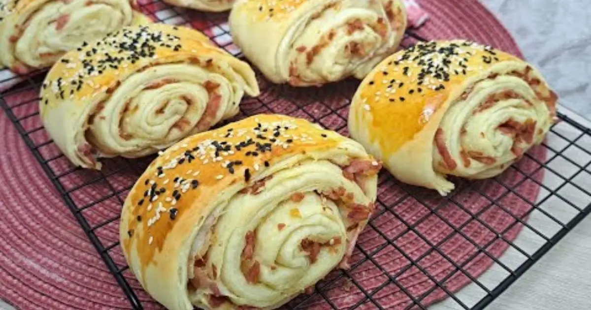 Lanche perfeito com calabresa e massa fofinha que derrete na boca...