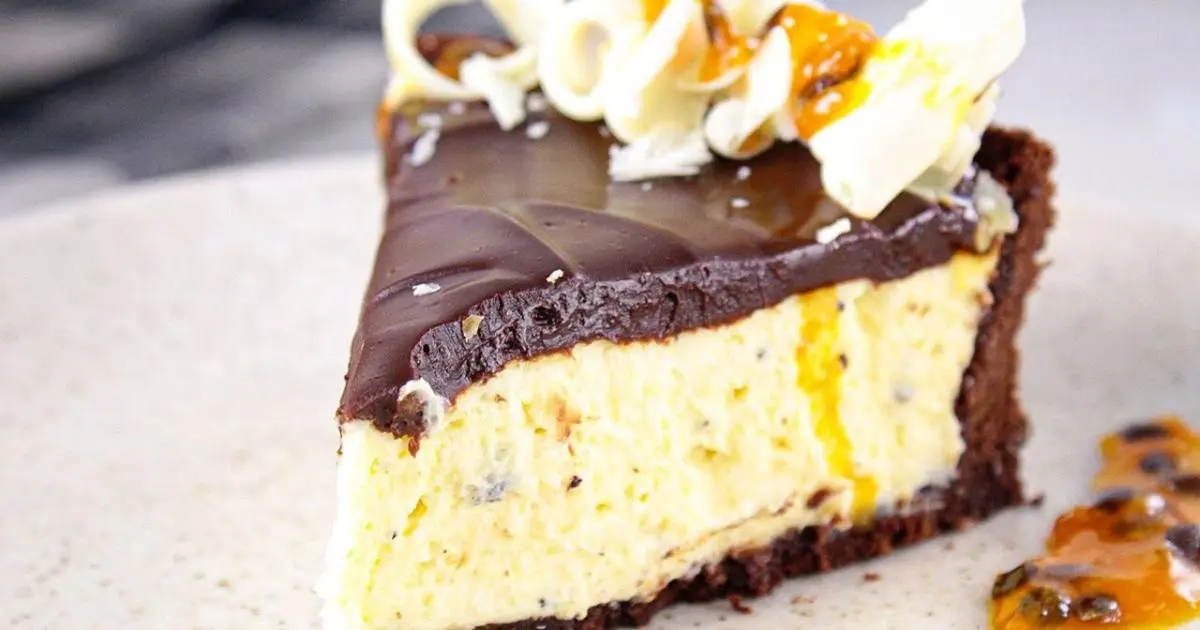 Torta cremosa com maracujá e cobertura de café. Equilíbrio perfeito de sabores!...