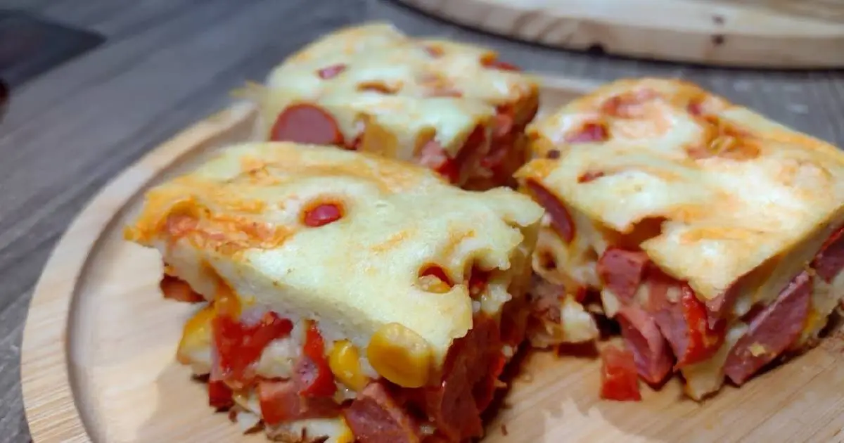 A receita Torta de Salsicha Fácil de Liquidificador Assada ensina um lanche delicioso e prático...