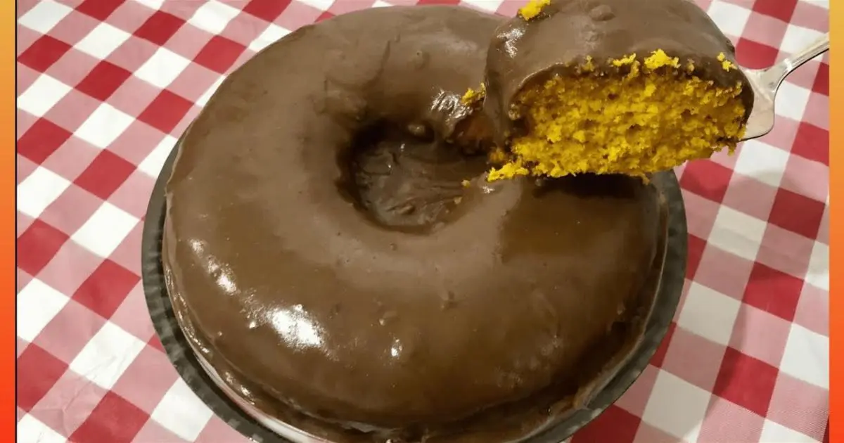 Bolo de cenoura com calda cremosa, fácil e sem erro....