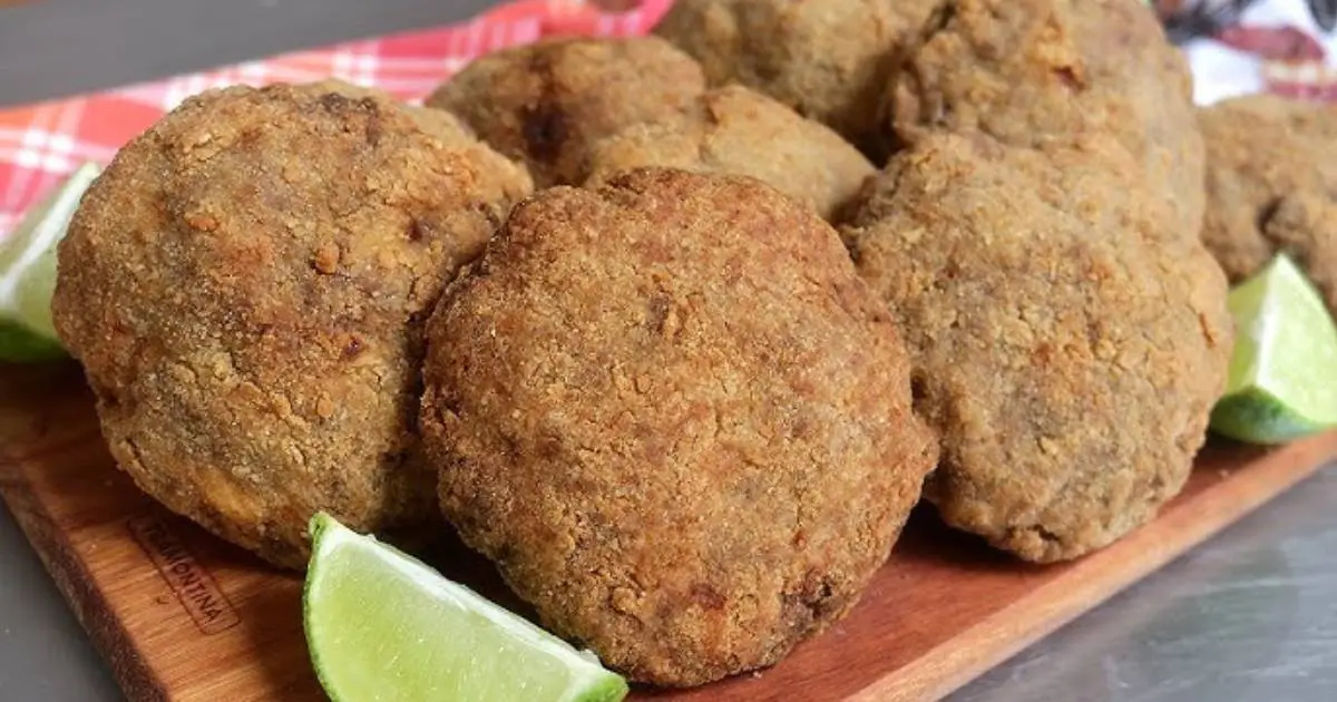 Bolinho de Carne Moída com Pão Amanhecido de Boteco é fácil, crocante e delicioso. Ideal...