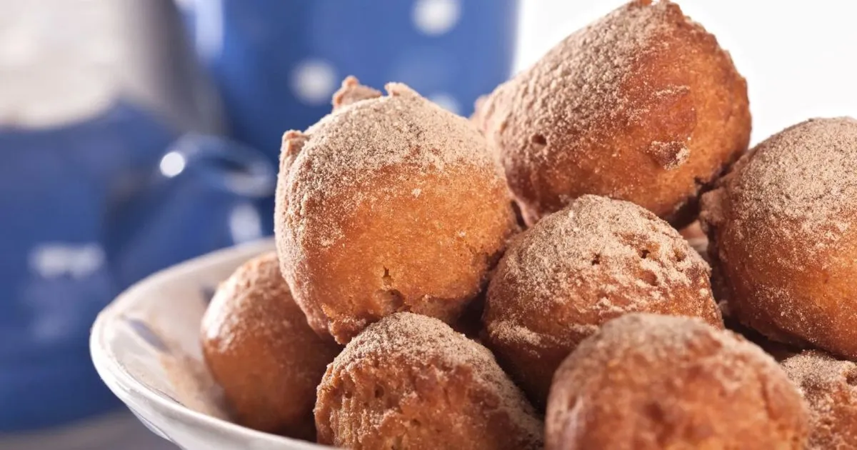 Bolinho de Chuva com Sabor Cappuccino Delicioso é perfeito para dias frios, com sabor marcante...