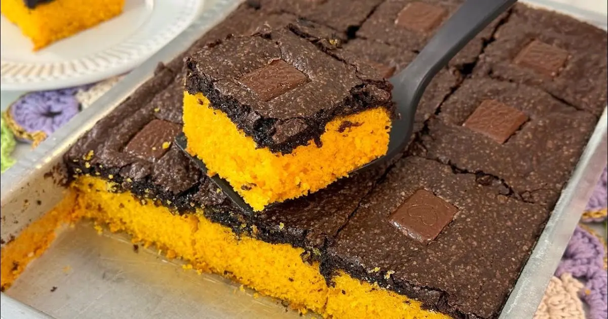 Bolo fofinho com brownie úmido por cima. Receita fácil e irresistível!...