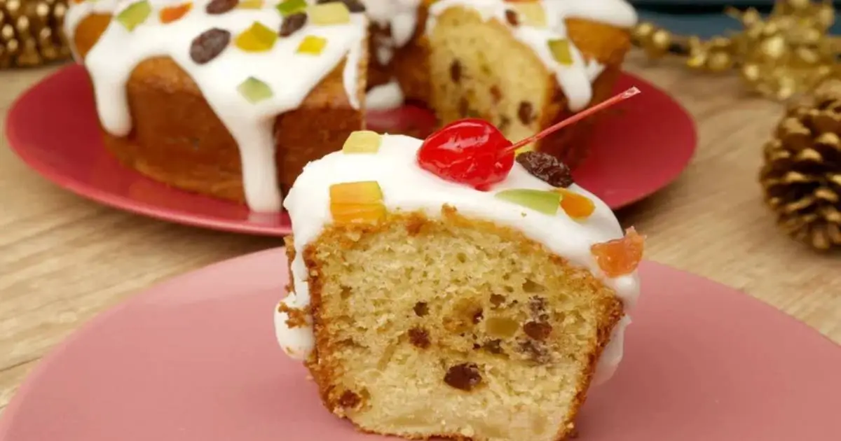 Bolotone de Natal com frutas e uvas passas é a receita perfeita para deixar sua...