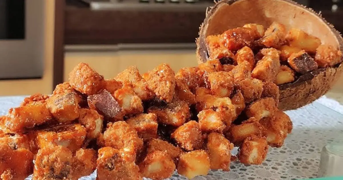 Coquinho Crocante Caramelizado com Apenas Três Ingredientes é um doce típico, fácil e irresistível para...