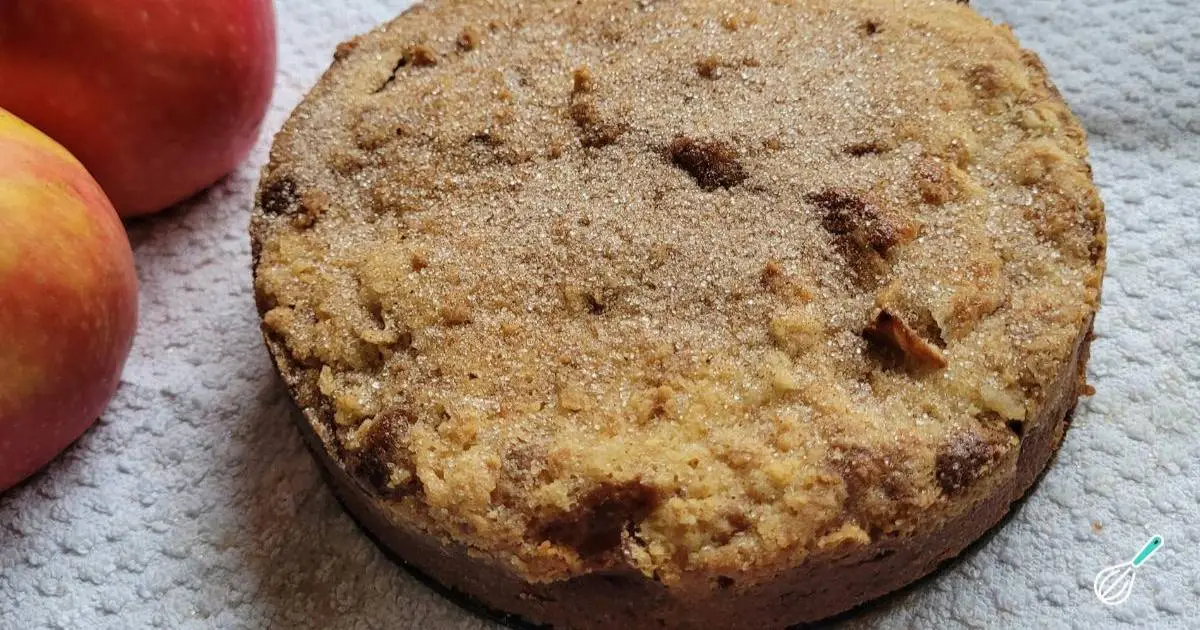 Cuca de Maçã Verde com Farofa Crocante Deliciosa é um bolo perfeito com toque de...