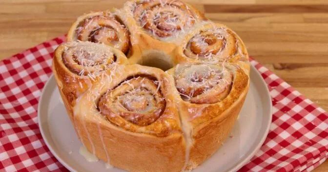 Lanche: Essa Rosca Doce de Coco com Doce de Leite Vai Ser a Melhor que Você Já Fez
