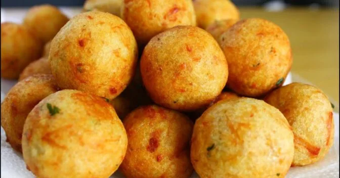 Lanche: Esse Bolinho de Batata com Frango Vai Virar Seu Lanche Preferido