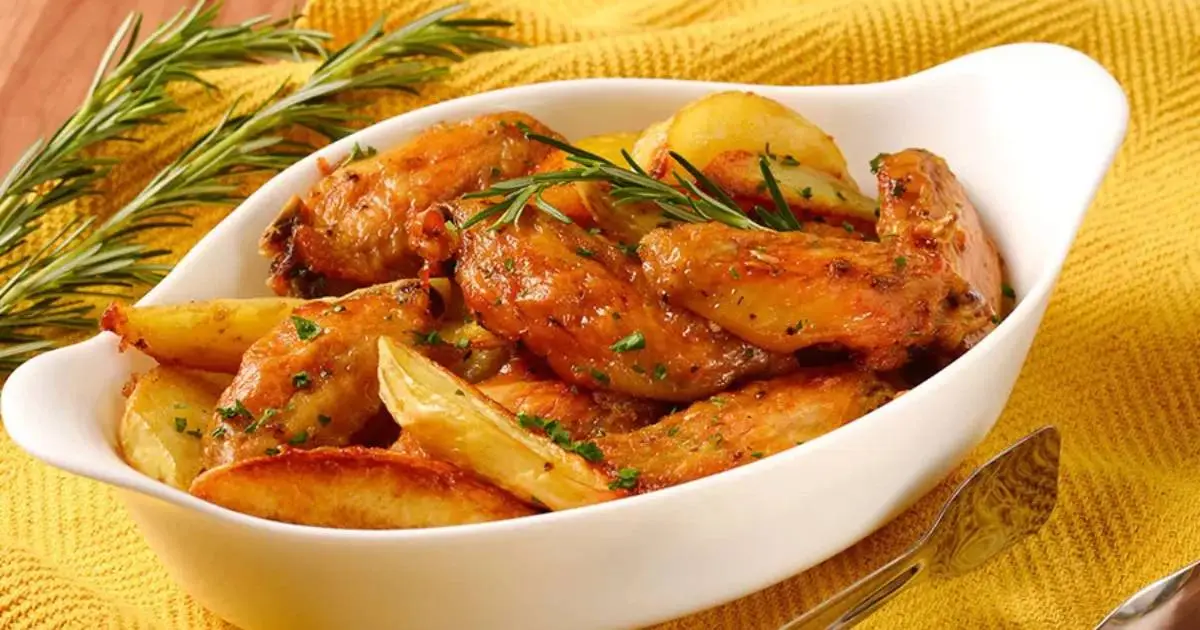 Frango Cremoso com Creme de Cebola e Batata é uma receita rápida, saborosa e perfeita...