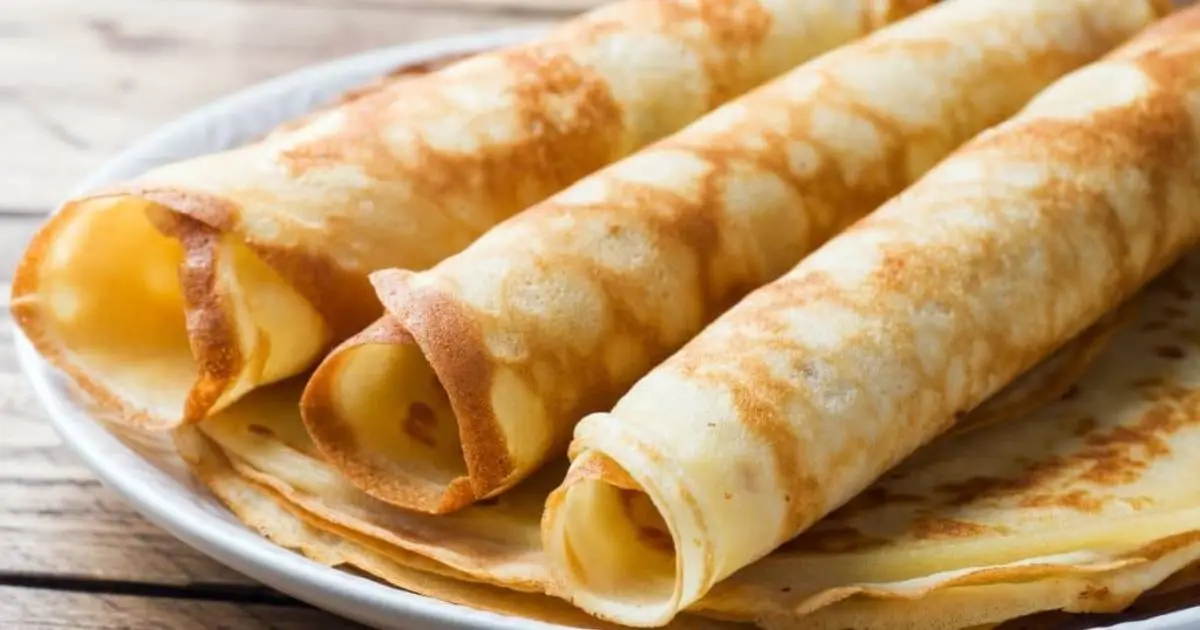 Massa de Panqueca Fininha e Fácil de Fazer é rápida, versátil e perfeita para qualquer...