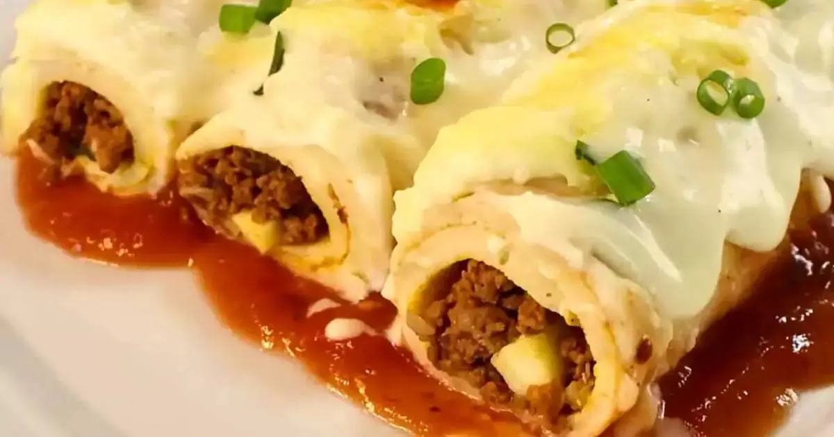 Panqueca de Carne Moída com Massa Leve e Molho Cremoso é a receita perfeita para...