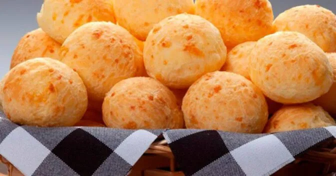 Pães: Pão de Queijo Rápido com Mussarela Cremosa