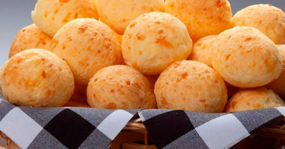 Pão de Queijo Rápido com Mussarela Cremosa é fácil de fazer, pronto em 30 minutos...