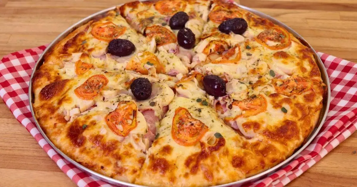 Massa de pizza caseira fácil e sem bagunça na cozinha....