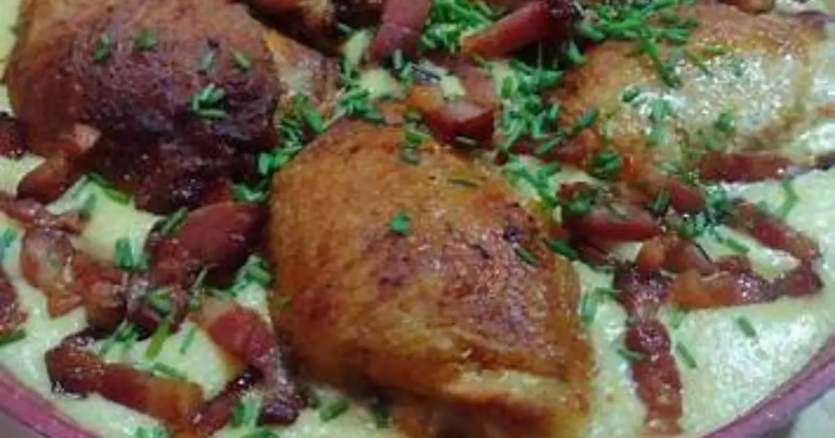 Aprenda a fazer Sobrecoxa Assada com Creme de Milho, uma receita simples e deliciosa para...