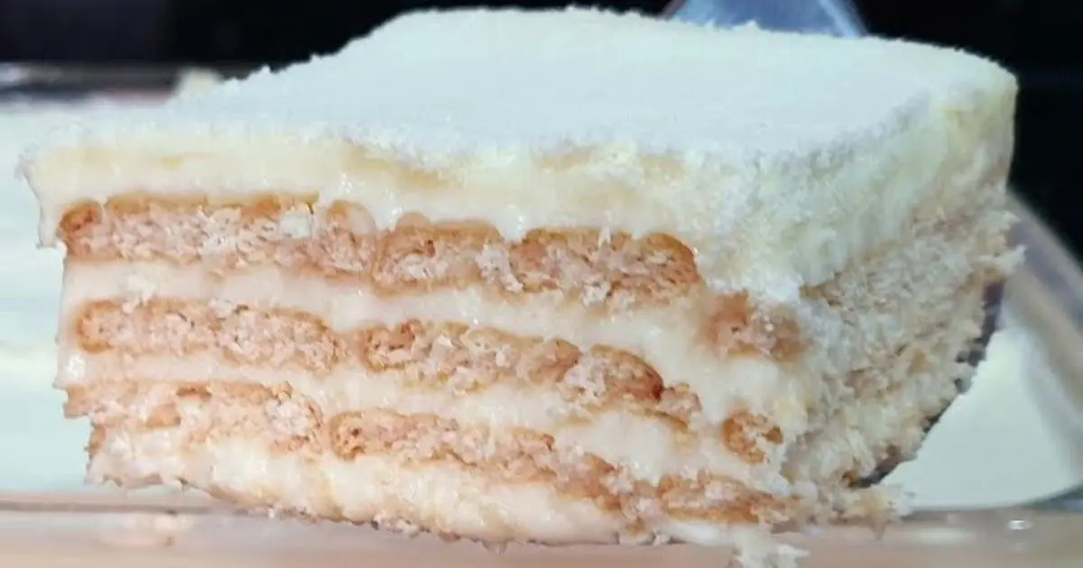 Receita simples de sobremesa gelada com nata e bolacha. Leve, cremosa e deliciosa....