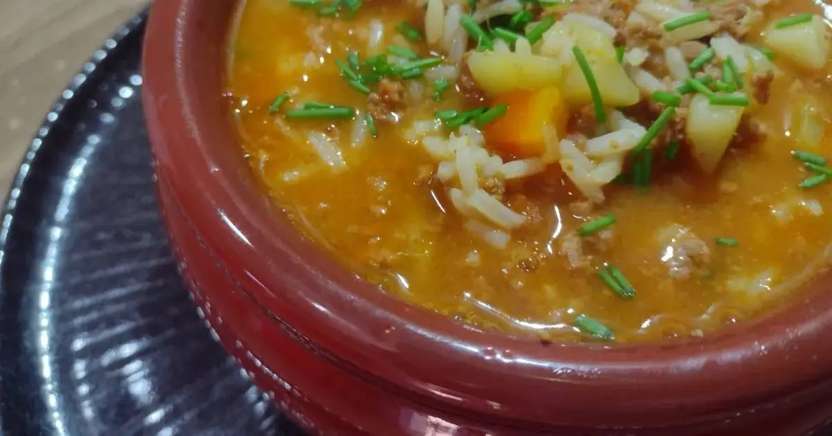 Sopa de Arroz com Carne Moída Incrivelmente Saborosa: veja como preparar essa sopa simples, nutritiva...