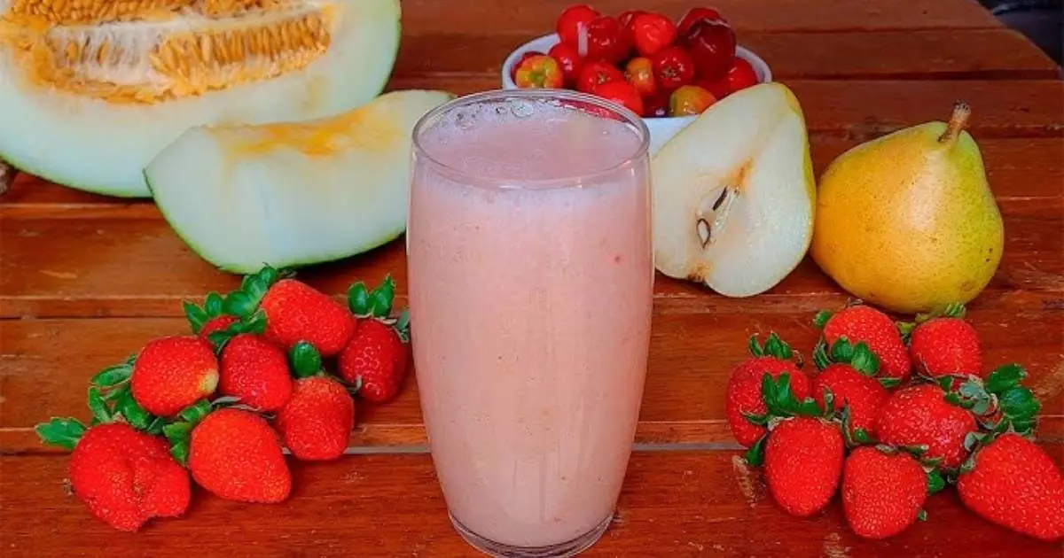 Suco Refrescante de Morango com Melão é ideal para o verão. Aprenda essa receita leve,...