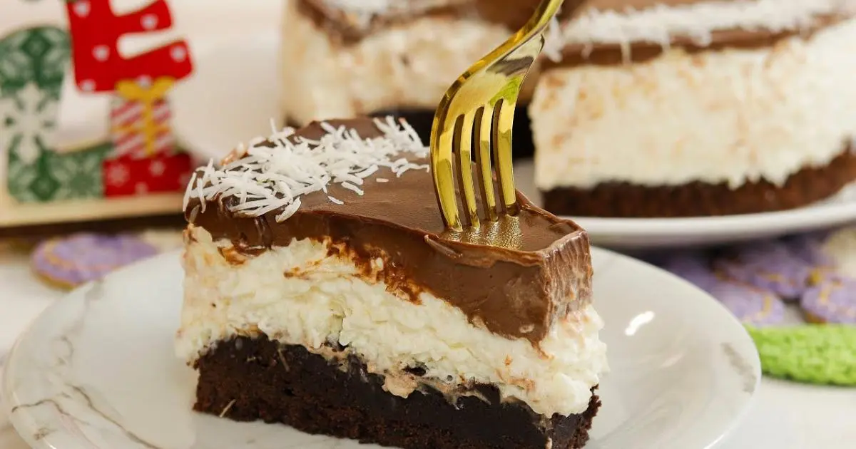 Torta prestígio cremosa, sem leite condensado e com base de brownie....