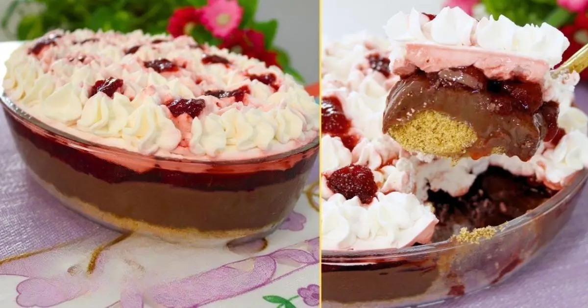 Camadas irresistíveis de brigadeiro, geleia de morango e chantilly....