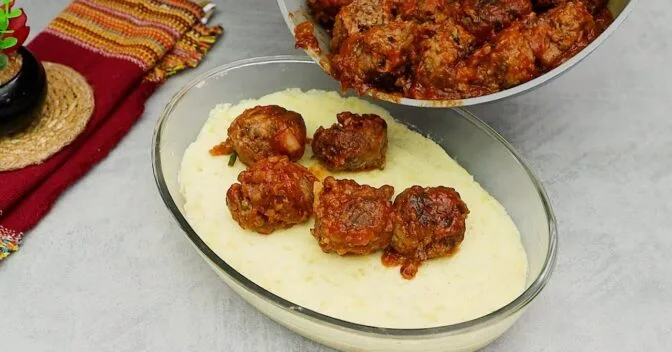 Carnes: Almôndegas com Purê de Batata Gratinado
