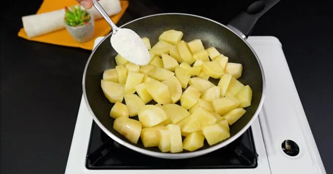 Especiais: Batata Cremosa na Frigideira com Queijo