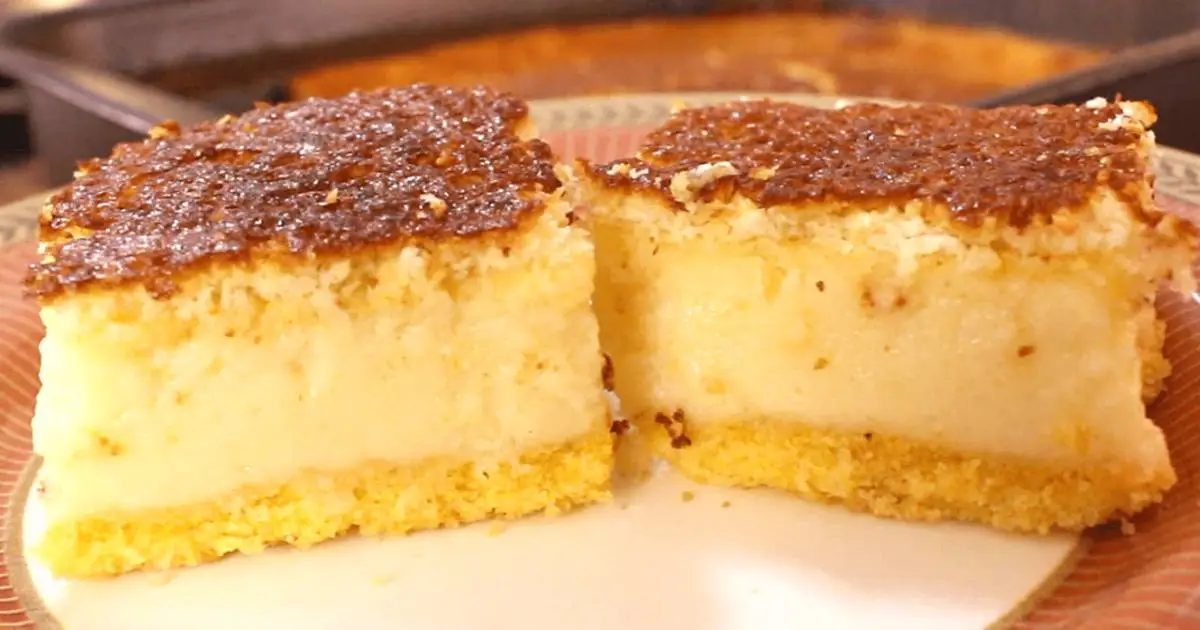 Bolo de Fubá Cremoso com Queijo Parmesão é uma receita fácil e deliciosa para o...