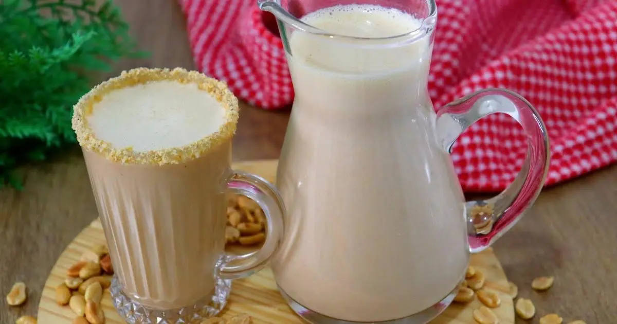Bebida quente, cremosa e com sabor intenso de amendoim....