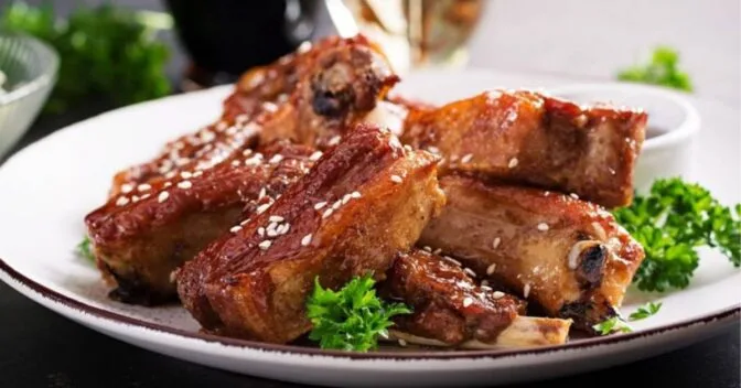 Carnes: Costelinha de Porco Cerveja Soja Mel Deliciosa