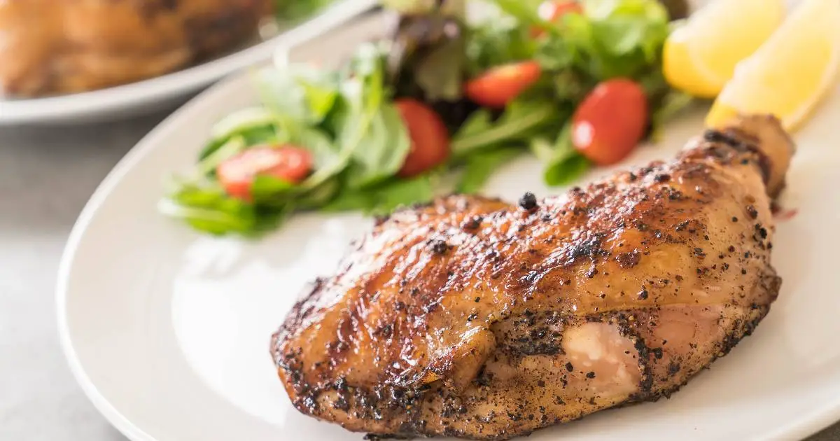 Aprenda a fazer as Coxas de Frango Assadas Muito Saborosas com batatas e um molho...