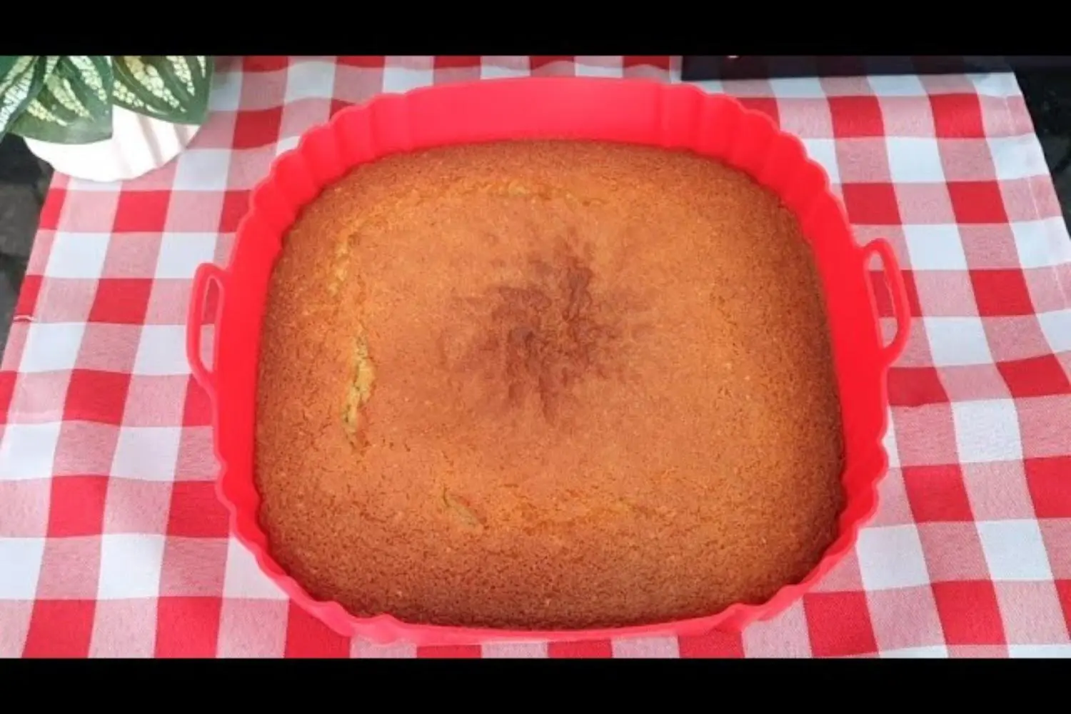 Receita simples de bolo de laranja na airfryer, fofinho e feito em 30 minutos....
