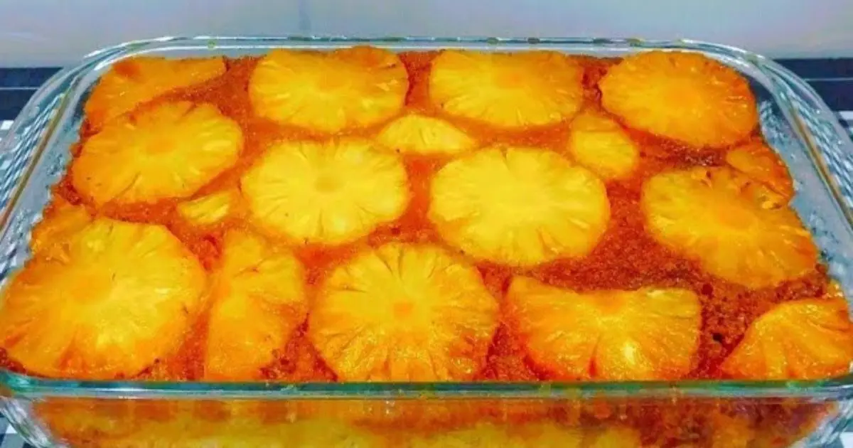 Bolo invertido de abacaxi caramelizado, fofinho e fácil de fazer....