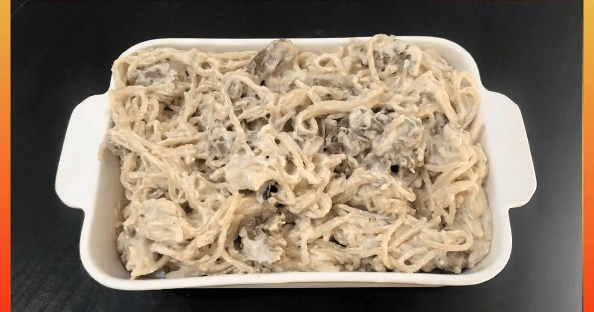 Receita cremosa e rápida de macarrão três queijos com carne....