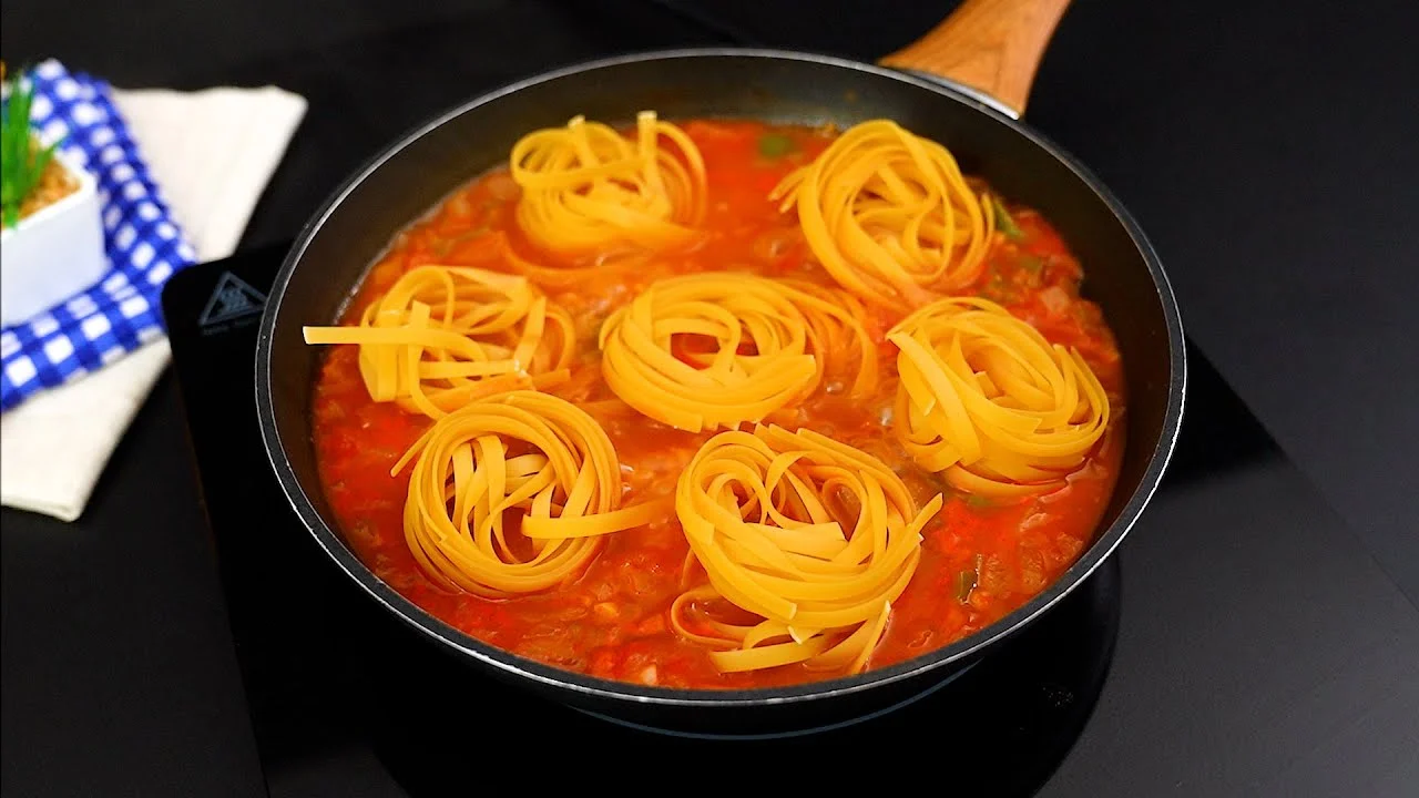 Macarrão Ninho com Molho Vermelho Rápido é prático e delicioso. Prepare em 20 minutos para...