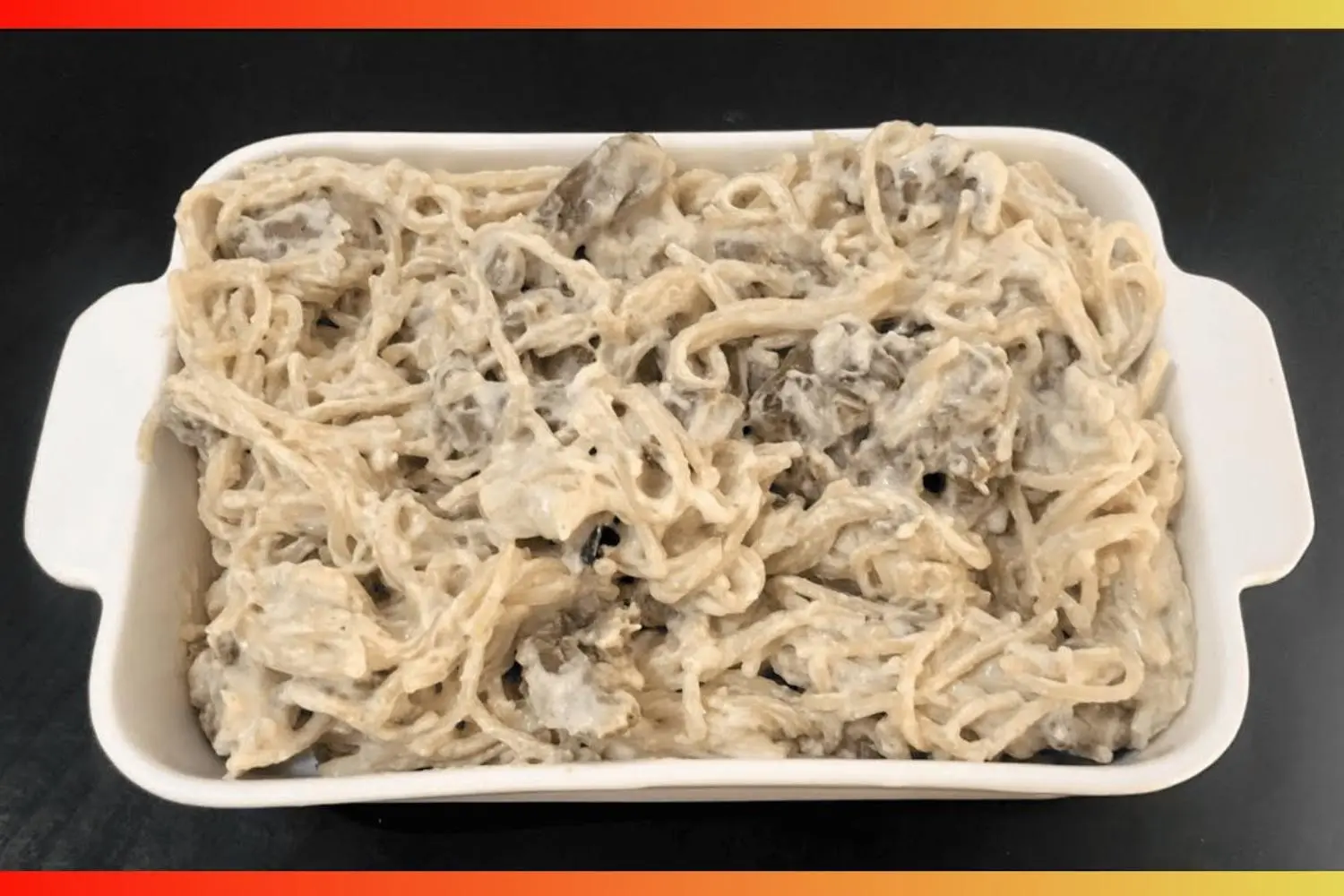 Macarrão três queijos cremoso com carne suculenta e muito sabor....